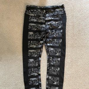 Nike Women’s Clash Epic Lux Camo Tight Leggings